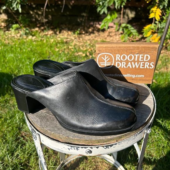 Clarks Shoes - Clarks Leather Clogs Black Solid Closed Toe Slip On Block Heel Mules Neutral 7M